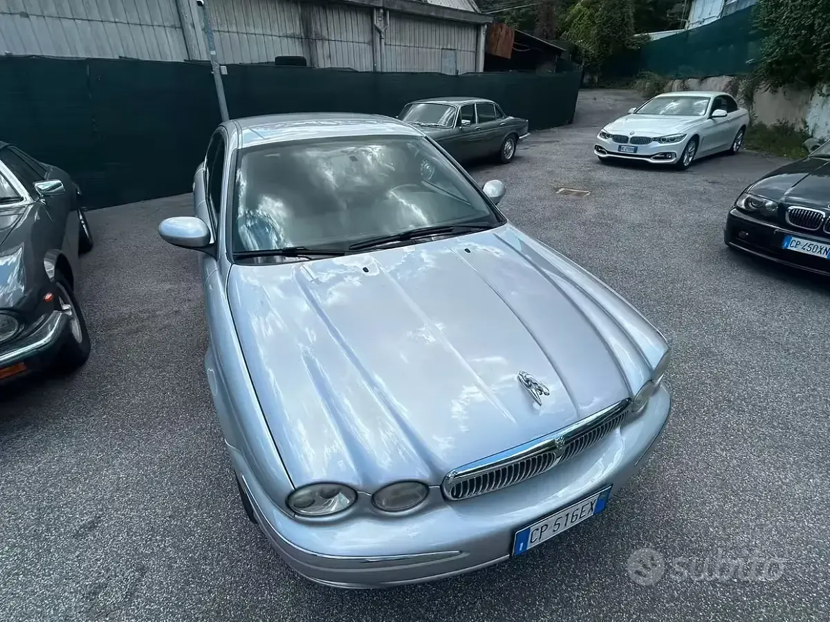 Usata Jaguar X-type 130 CV (95 kW) 2004 Grigio Berlina