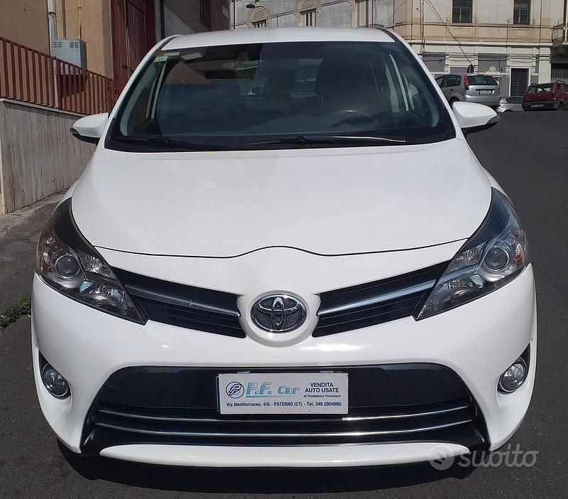Usata Toyota Verso Style 111 CV (81 kW) 2015 Bianco Monovolume