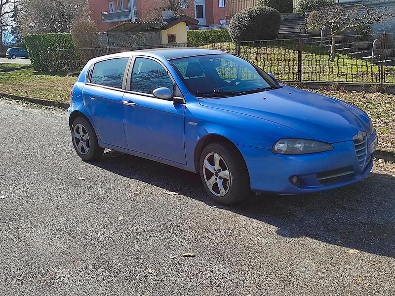 Usata Alfa Romeo 147 120 CV (88 kW) 2009 Blu Utilitaria
