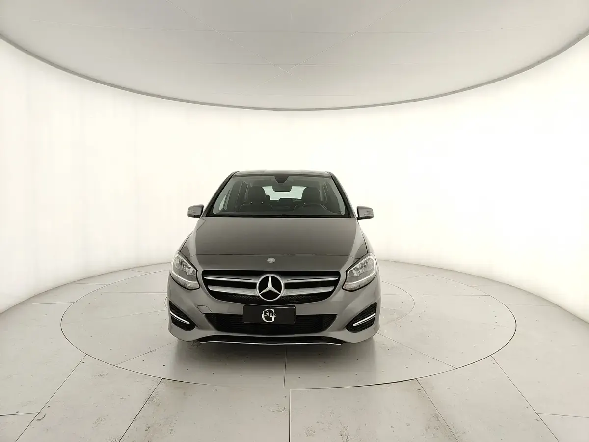 Usata Mercedes B180 109 CV (80 kW) 2016 Grigio montagna Utilitaria