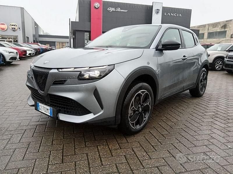 Nuova Alfa Romeo Junior 114 kW (156 CV) 2025 Grigio SUV