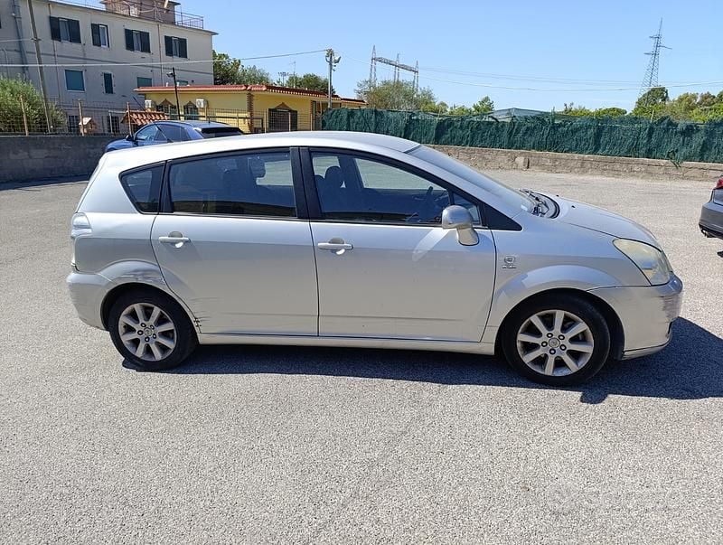Usata Toyota Corolla 90 CV (66 kW) 2009 Grigio Station wagon