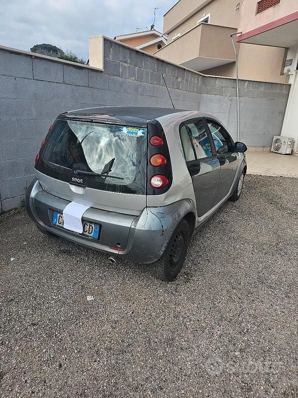 Usata Smart ForFour Passion 95 CV (69 kW) 2004 Grigio Utilitaria