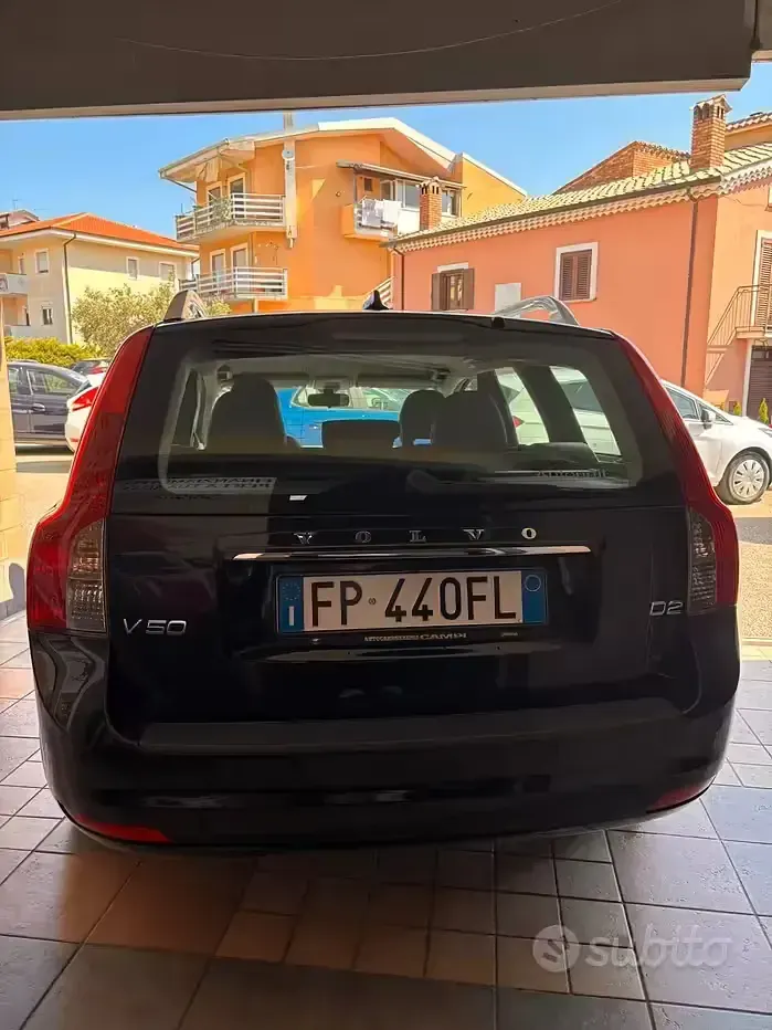 Usata Volvo V50 115 CV (84 kW) 2012 Nero Station wagon