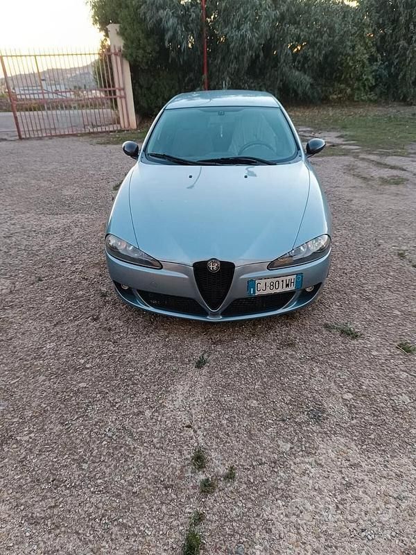 Usata Alfa Romeo 147 Distinctive 140 CV (102 kW) 2004 Blu Utilitaria