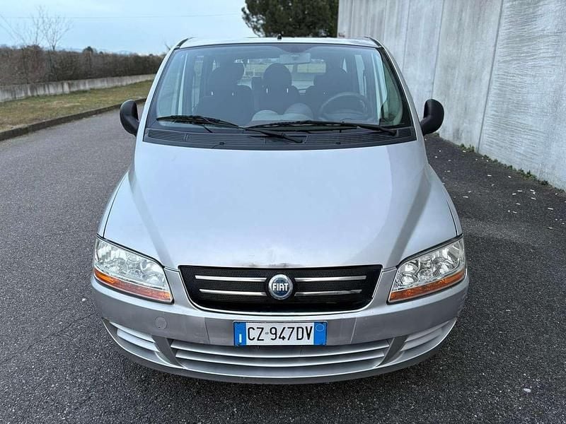 Usata Fiat Multipla 120 CV (88 kW) 2005 Argento Monovolume