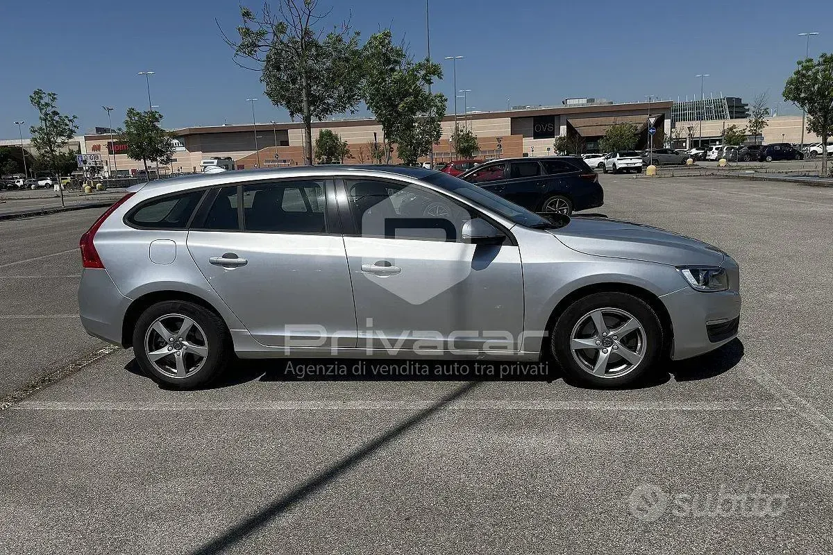 Usata Volvo V60 Business Edition 120 CV (88 kW) 2017 Grigio Station wagon