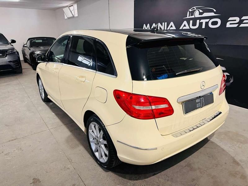 Usata Mercedes B180 Executive 109 CV (80 kW) 2014 Grigio Monovolume
