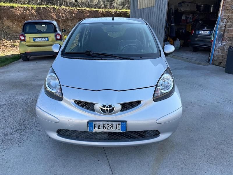 Usata Toyota Aygo 67 CV (49 kW) 2008 Argento Utilitaria