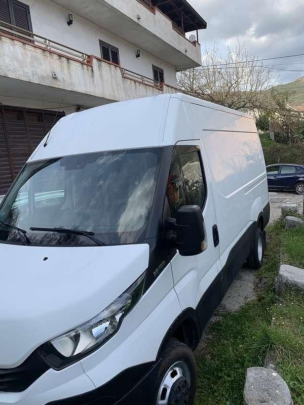 Usata Iveco Daily 156 CV (114 kW) 2015