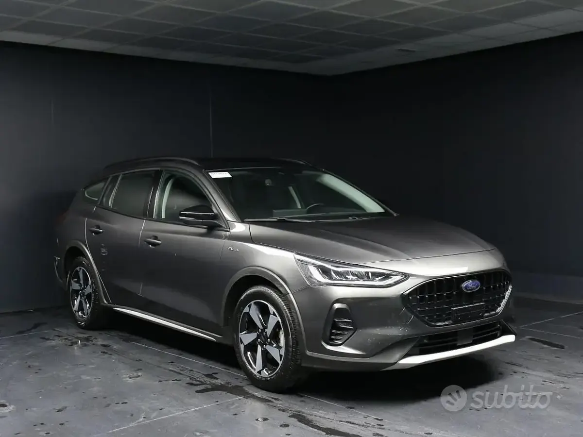 Usata Ford Focus Active 116 CV (85 kW) 2023 Grigio Station wagon