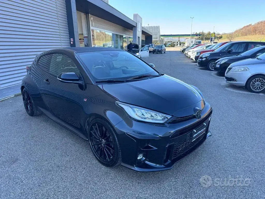 Usata Toyota Yaris 261 CV (191 kW) 2021 Nero Utilitaria