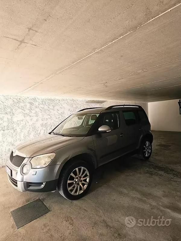 Usata Skoda Yeti Active 105 CV (77 kW) 2010 Grigio SUV