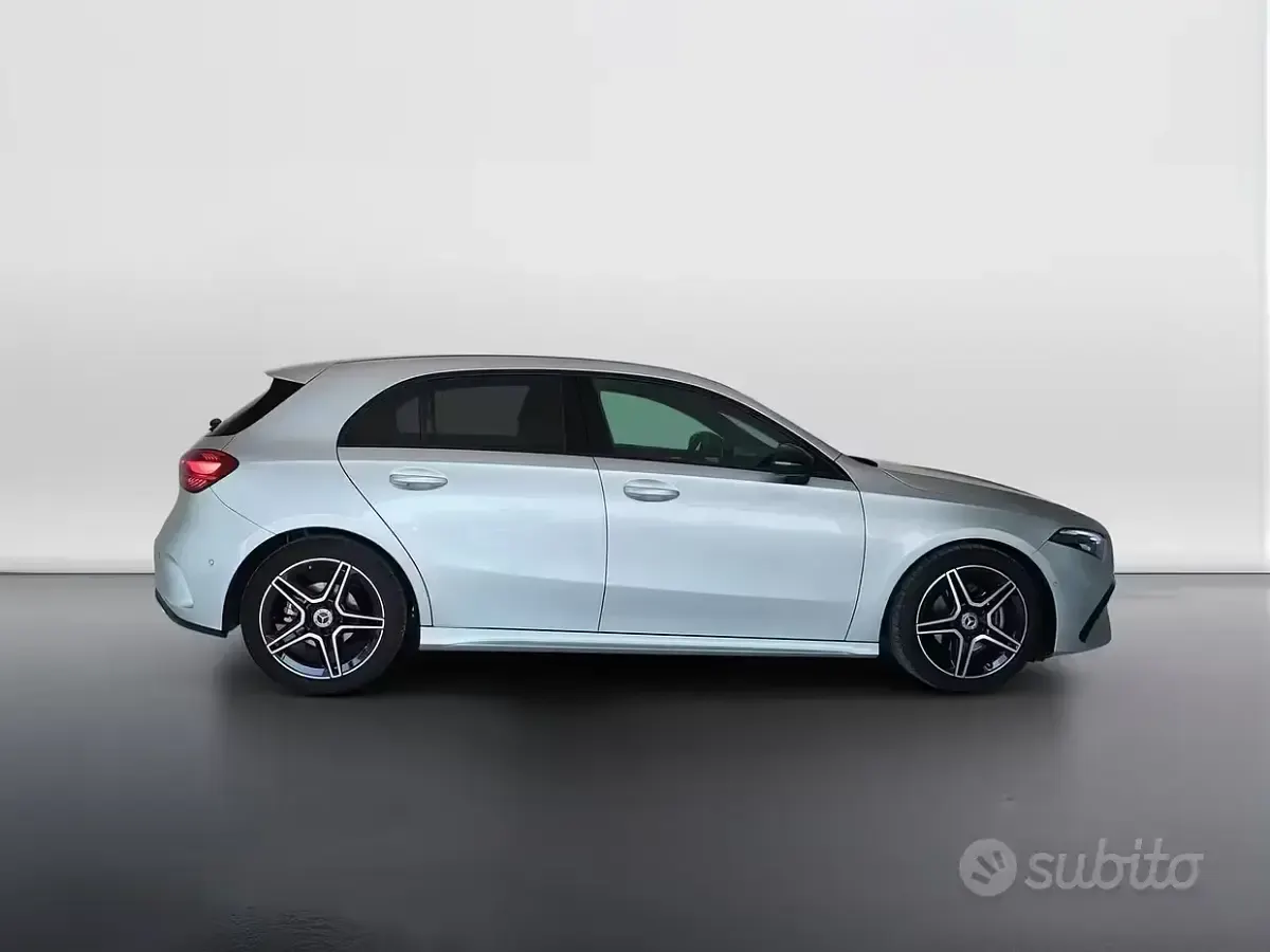 Usata Mercedes A180 AMG 116 CV (85 kW) 2025 Grigio Berlina