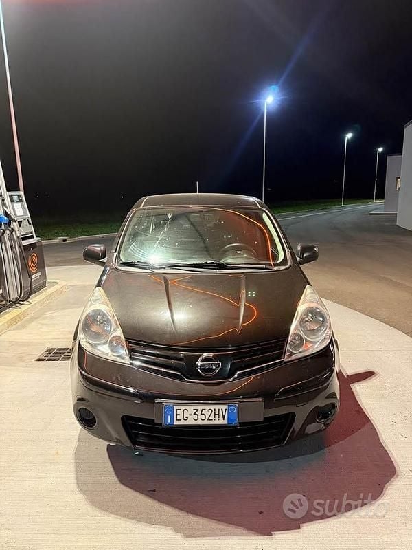 Nero Usata 2011 Nissan Note Tre volumi | 2200 € (Buon prezzo) - Immagine 1/4