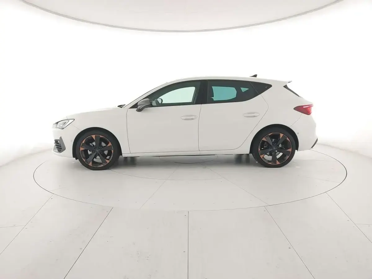 Usata Cupra Leon 150 CV (110 kW) 2024 Bianco "candy" Berlina