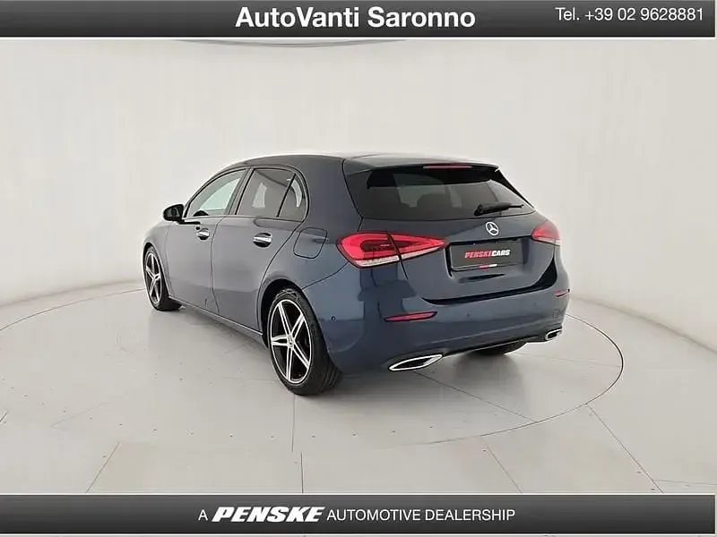 Usata Mercedes A180 116 CV (85 kW) 2021 Blu/azzurro Utilitaria