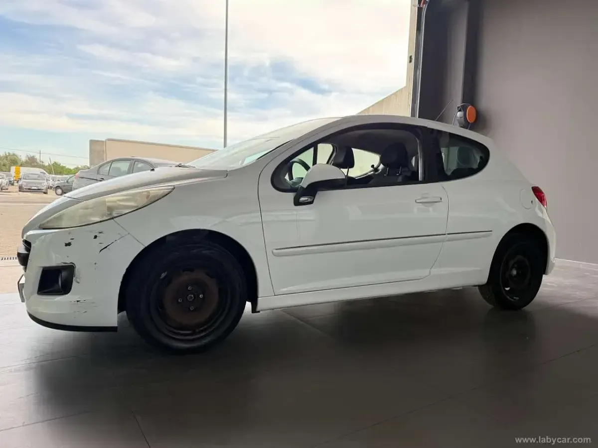 Usata Peugeot 207 73 CV (53 kW) 2013 Bianco Berlina