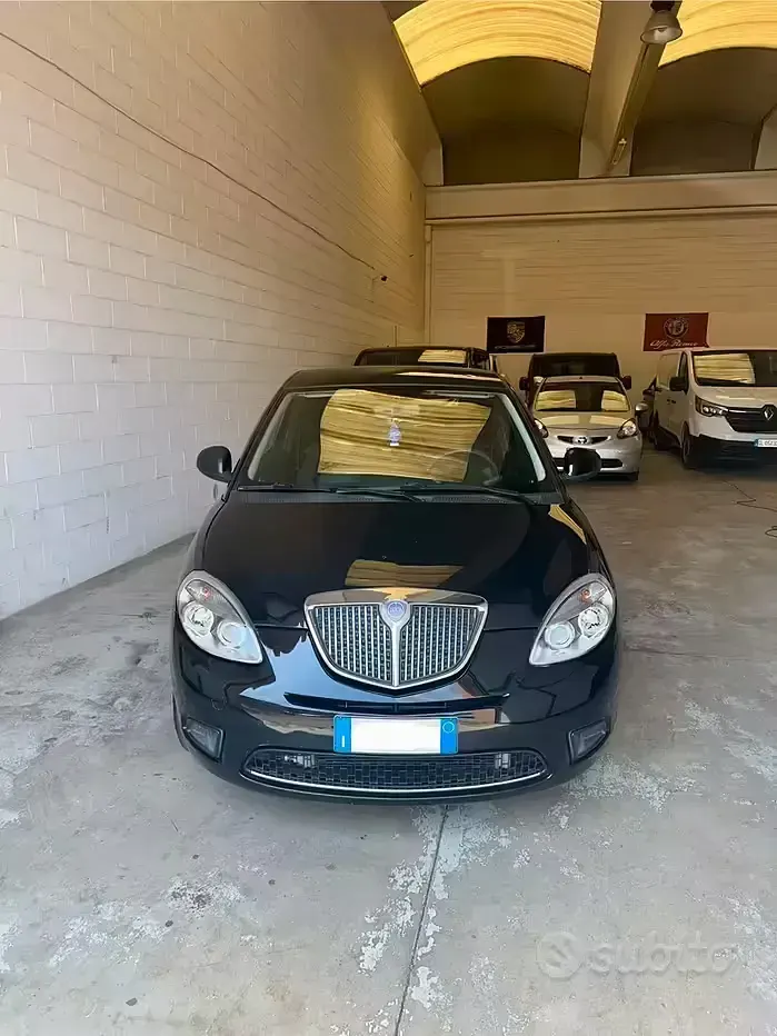 Usata Lancia Ypsilon 69 CV (50 kW) 2011 Nero Utilitaria