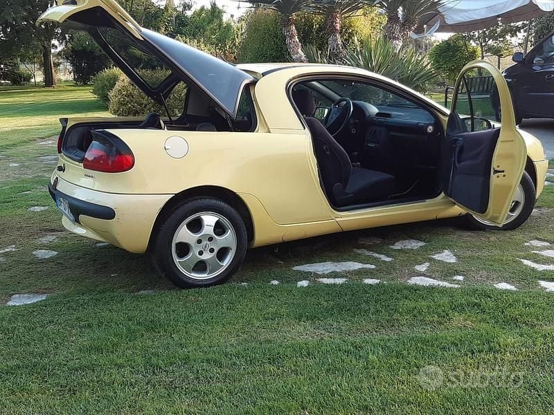 Usata Opel Tigra Limited 106 CV (77 kW) 1999 Giallo Coupé