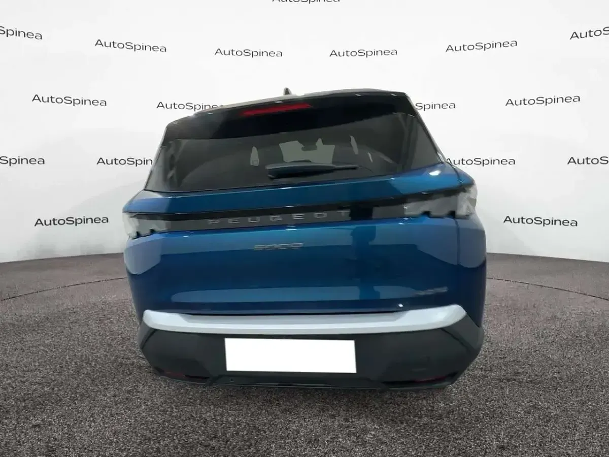 Usado Peugeot 5008 Allure 145 HP (106 kW) 2025 Azul SUV