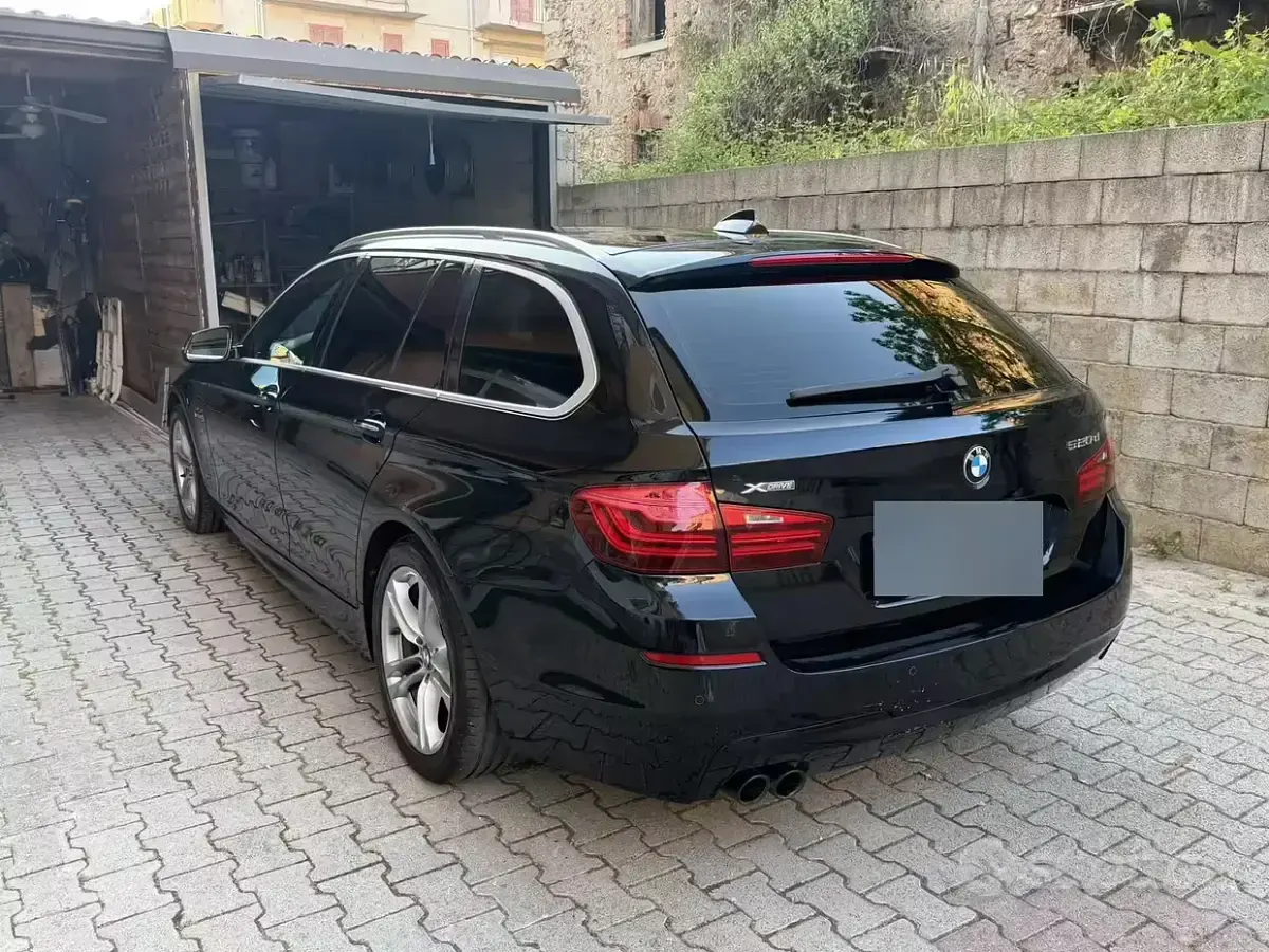 Usata BMW 520 M Sport 190 CV (139 kW) 2015 Blu Station wagon