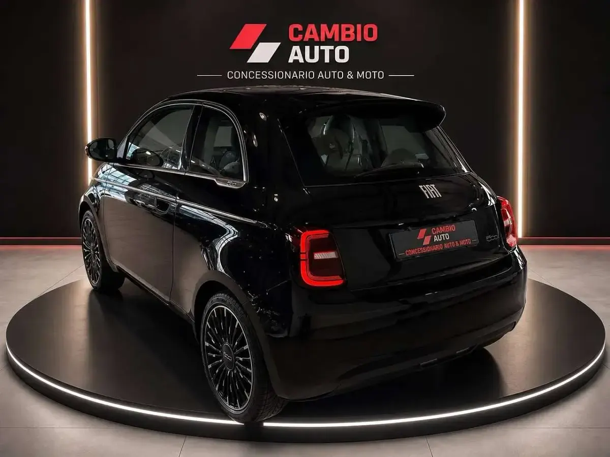 Usata Fiat 500e La Prima 42 kW (58 CV) 2023 Nero Utilitaria