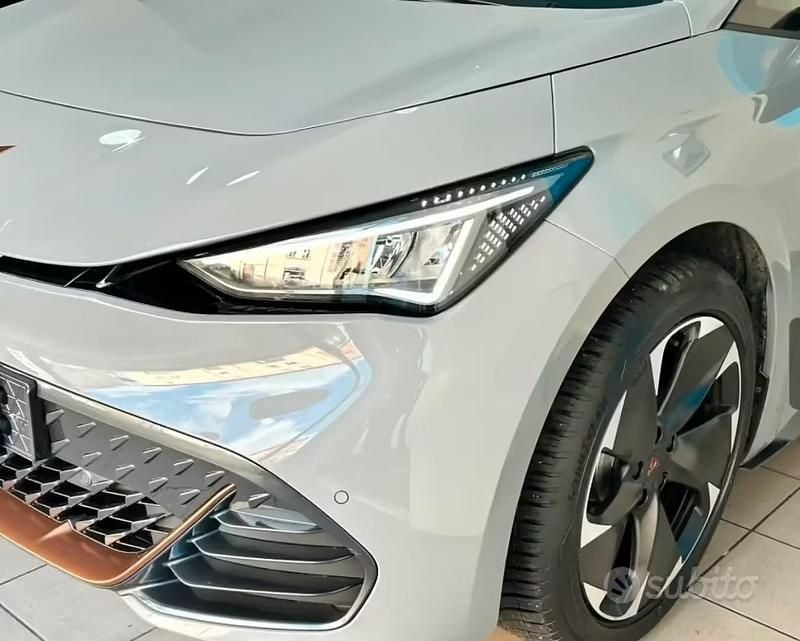 Usata Cupra Born e-Boost 169 kW (231 CV) 2023 Grigio Utilitaria