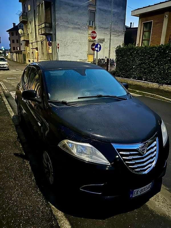 Usata Lancia Ypsilon 86 CV (63 kW) 2012 Nero Utilitaria