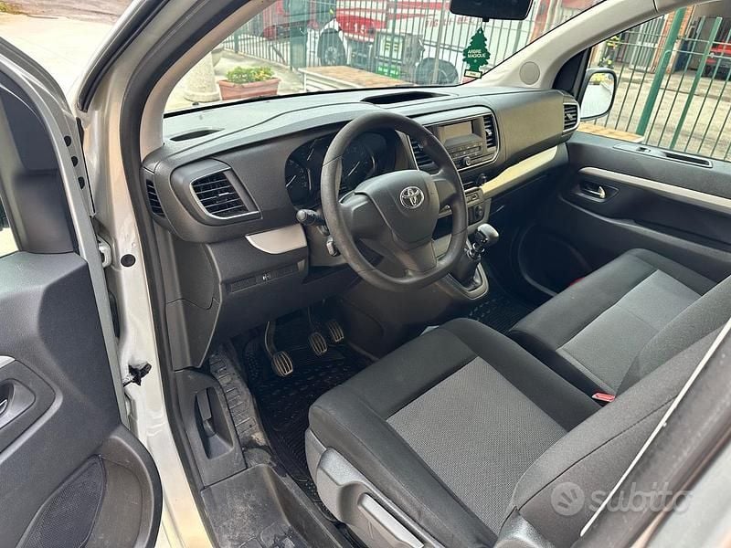 Usata Toyota Proace Verso 150 CV (110 kW) 2018 Grigio Station wagon