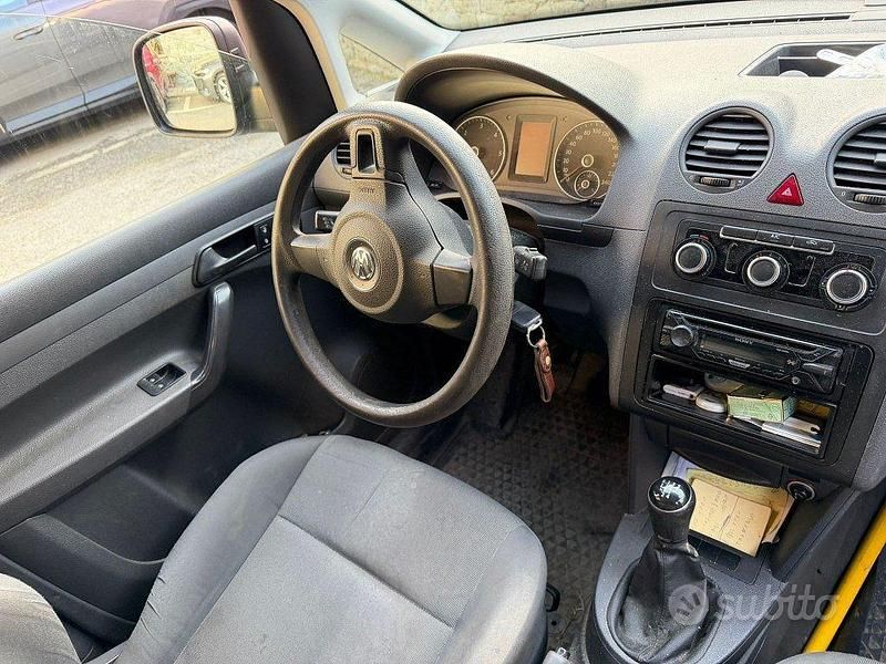Begagnad VW Caddy 102 HK (75 kW) 2015 Grå Minibuss