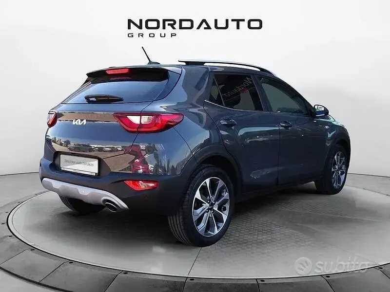 Second-hand Kia Stonic Style 120 CP (88 kW) 2022 Gri SUV