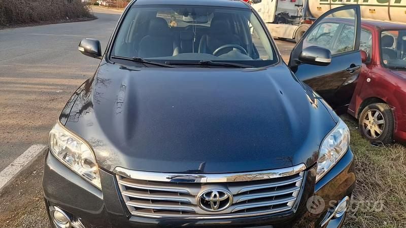 Usata Toyota RAV4 2011 Blu SUV