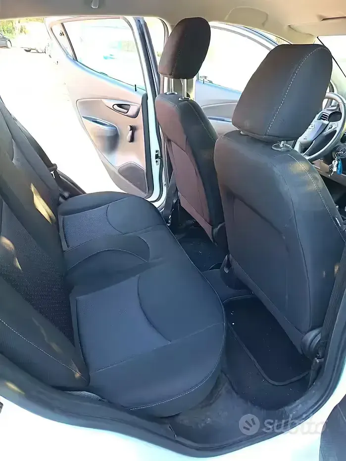 Usata Opel Karl 75 CV (55 kW) 2017 Bianco Utilitaria