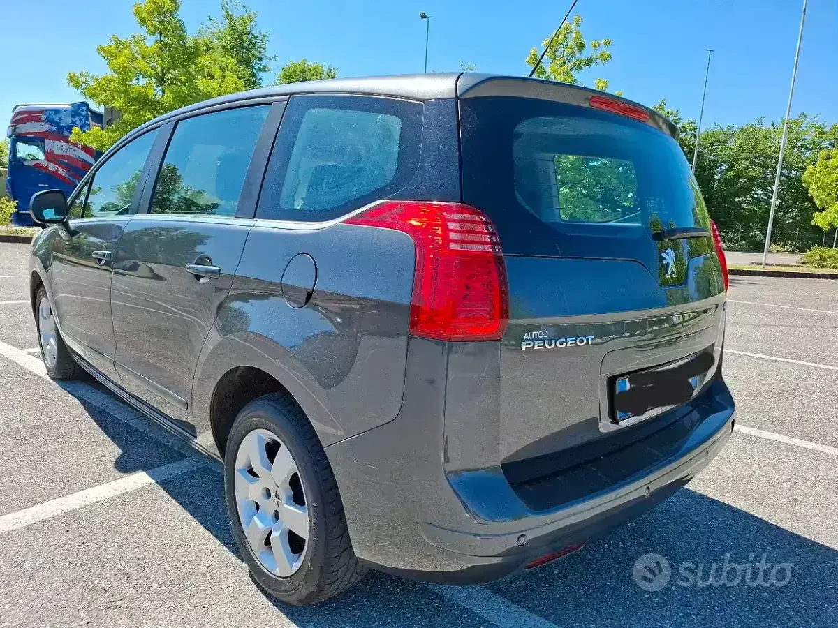 Usata Peugeot 5008 112 CV (82 kW) 2012 Monovolume