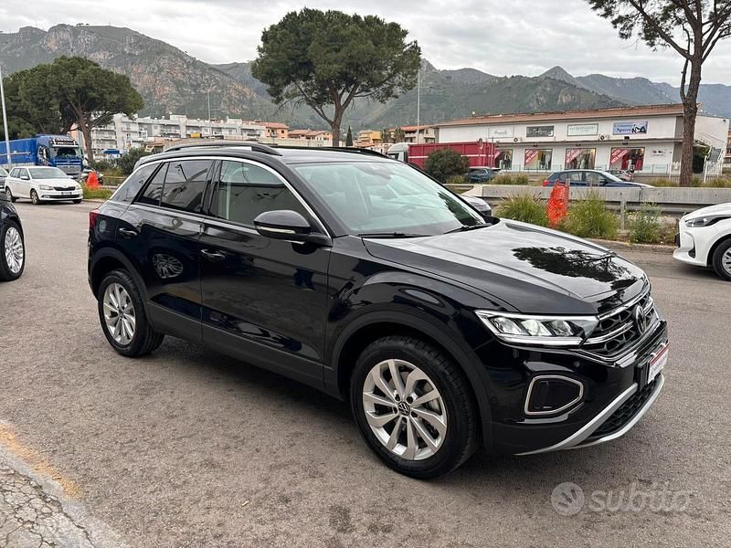 Usata VW T-Roc 150 CV (110 kW) 2025 Nero SUV