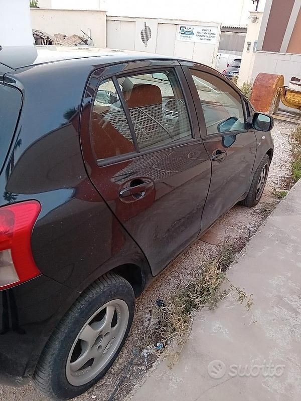 Usata Toyota Yaris 90 CV (66 kW) 2008 Nero Berlina