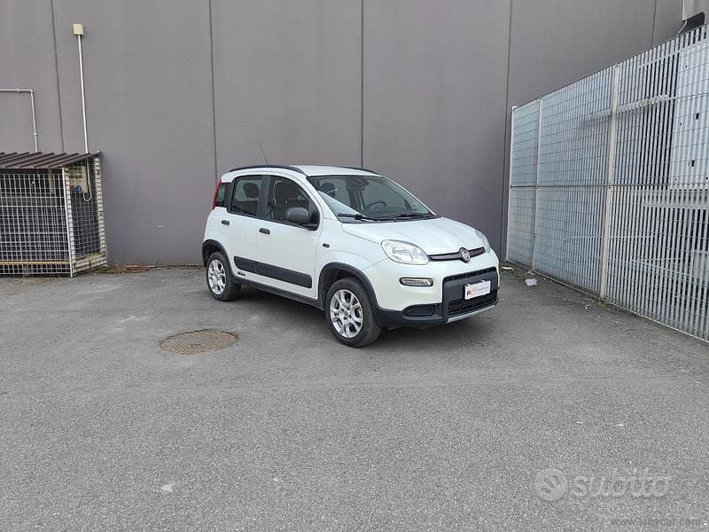 Usata Fiat Panda 4x4 S 84 CV (61 kW) 2018 Bianco Utilitaria