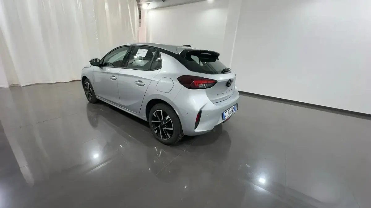 Usata Opel Corsa S 100 CV (73 kW) 2025 M0zrkristall silver Utilitaria