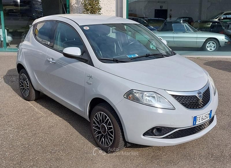 Usata Lancia Ypsilon 84 CV (61 kW) 2016 Grigio Utilitaria