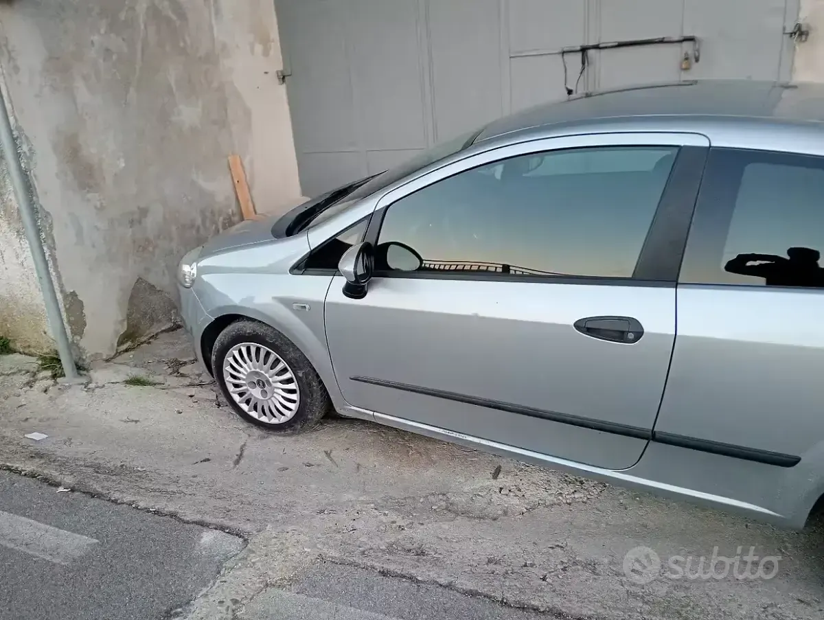 Usata Fiat Grande Punto 65 CV (47 kW) 2008 Grigio Utilitaria