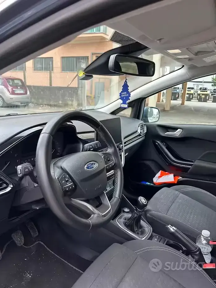 Usata Ford Fiesta Titanium 75 CV (55 kW) 2021 Blu Utilitaria