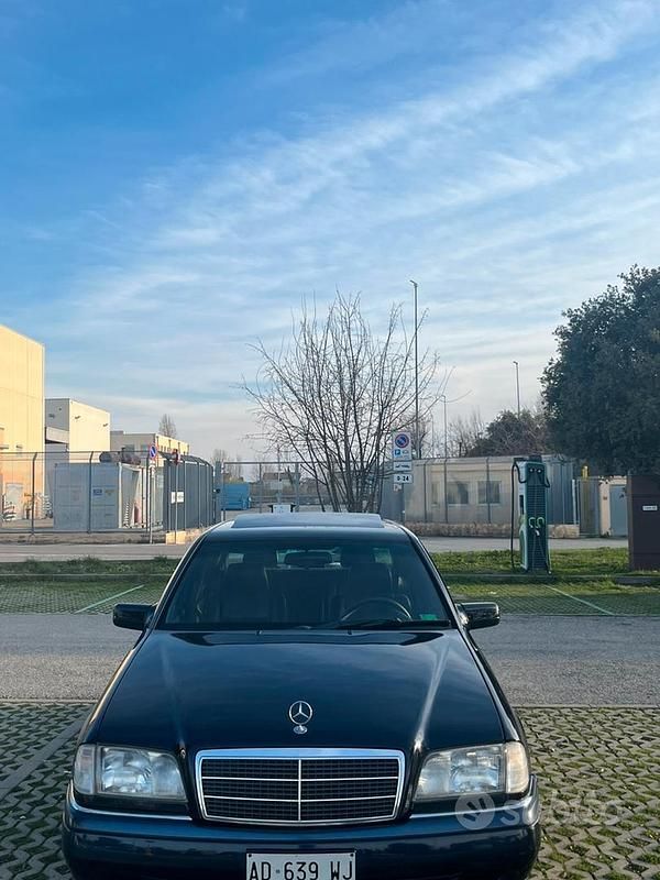 Usata Mercedes C180 Elegance 122 CV (89 kW) 1995 Blu Berlina