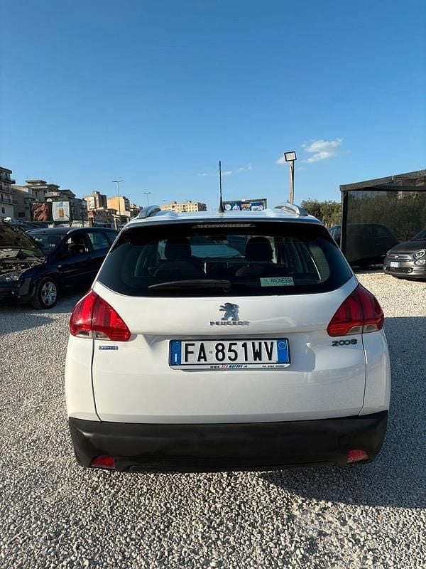 Usata Peugeot 2008 Allure 100 CV (73 kW) 2015 Bianco SUV