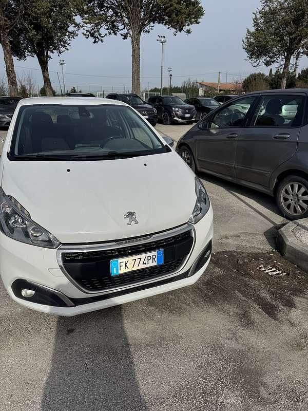 Usata Peugeot 208 Allure 69 CV (50 kW) 2017 Bianco Utilitaria