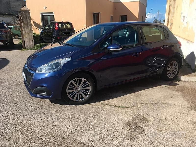 Usata Peugeot 208 Allure 74 CV (54 kW) 2016 Blu Utilitaria