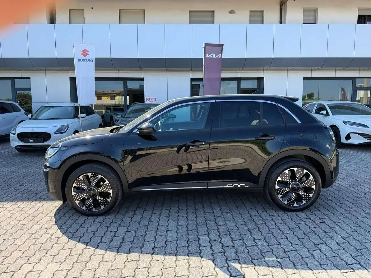 Usata Fiat 600 La Prima 101 CV (74 kW) 2025 Nero SUV