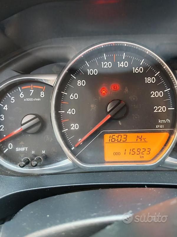 Begagnad Toyota Yaris 69 HK (50 kW) 2014 Vit Halvkombi