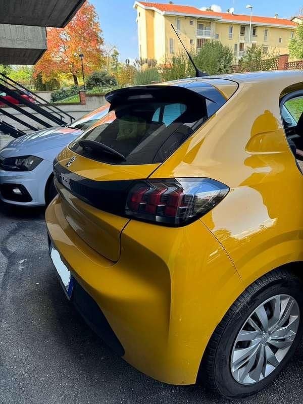 Usata Peugeot 208 Allure 75 CV (55 kW) 2023 Utilitaria