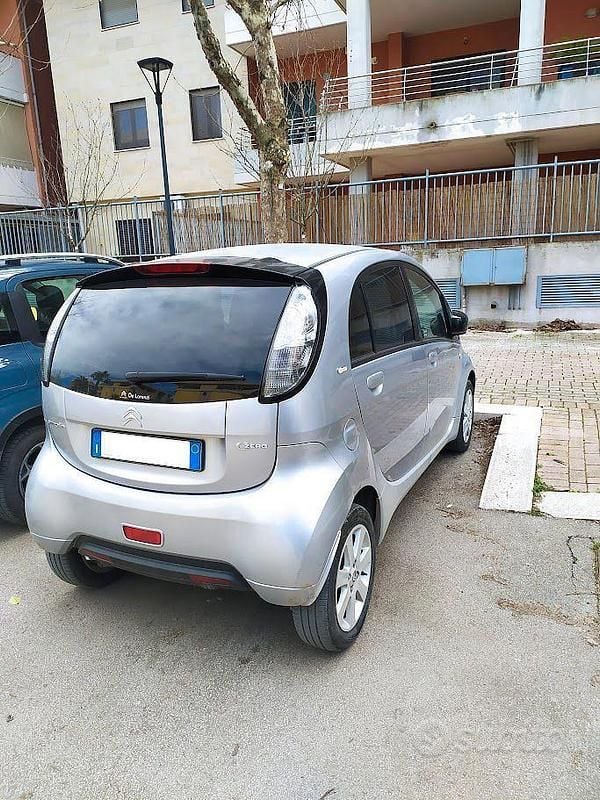 Begagnad Citroën C-zero 49 kW (67 HK) 2011 Grå Halvkombi